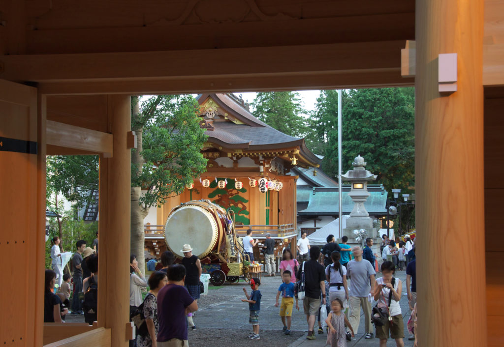 祭りの日の三鷹八幡大神社